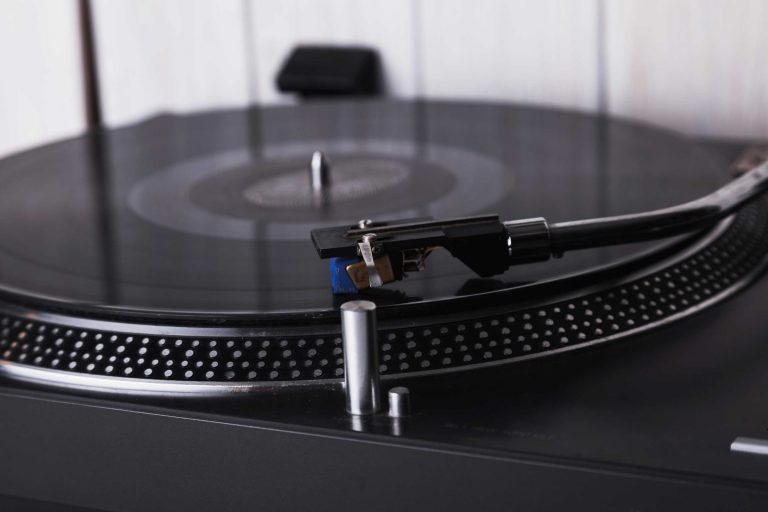 close-up-modern-record-player-with-disc
