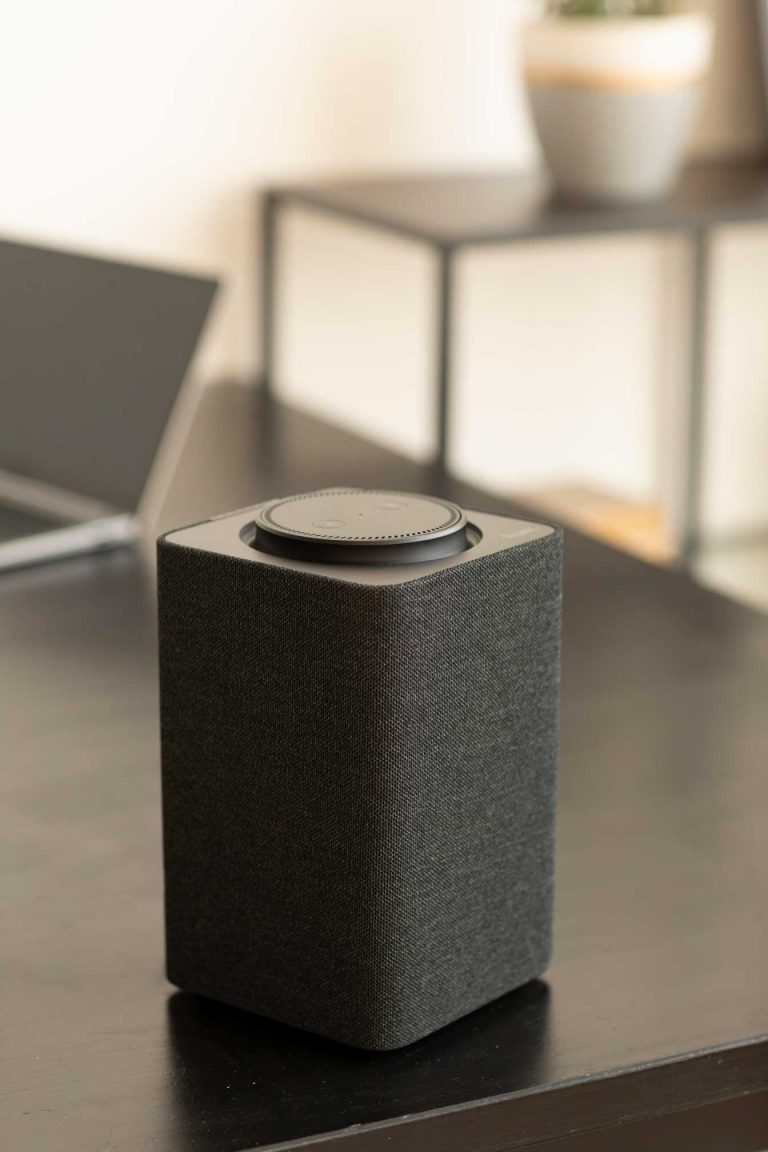 composition-smart-speaker-table